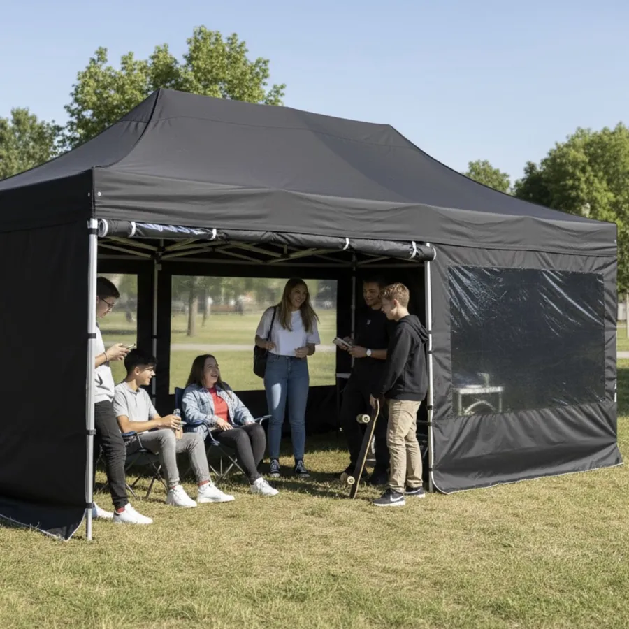 Gazebo e brandine per i vigili del fuoco giovani
