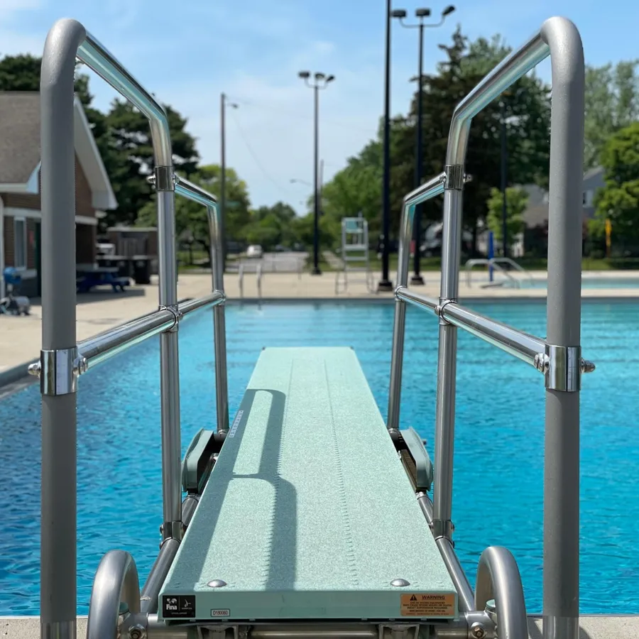 Trampolino per la piscina